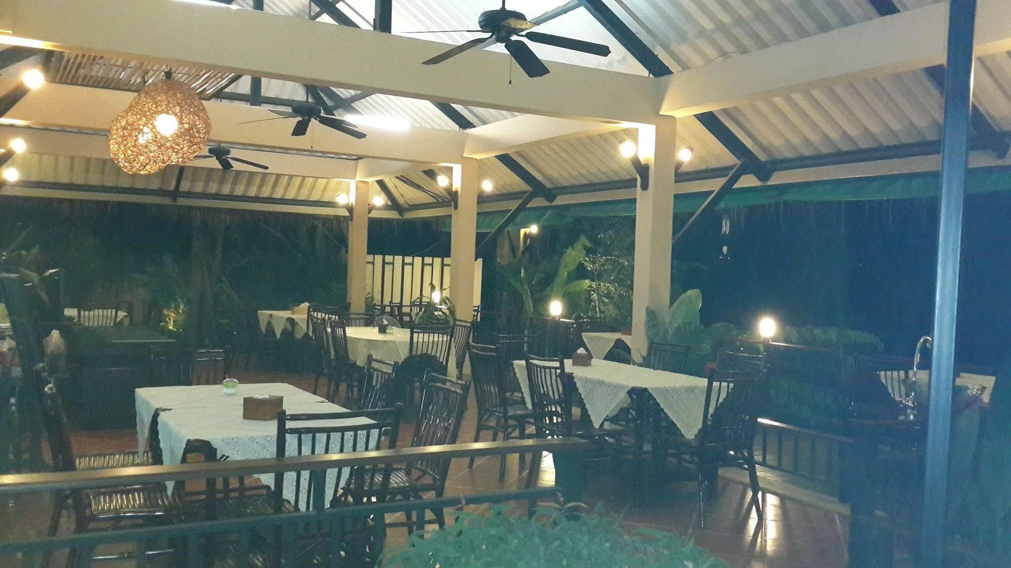 荫娜特度假酒店 巴吞他尼 外观 照片